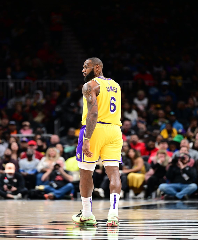 佐佐木朗希（Roki Sasaki）在 2024 年底通过入札制度挑战美职，引发全联盟抢人大战